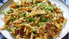 La receta de revuelto Gramajo debe su nombre a Arturo Gramajo, un militar argentino del siglo XIX. La receta de revuelto Gramajo debe su nombre a Arturo Gramajo, un militar argentino del siglo XIX.