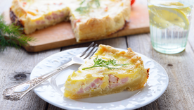 Receta de tarta de jamón y queso paso a paso. Foto: Shutterstock