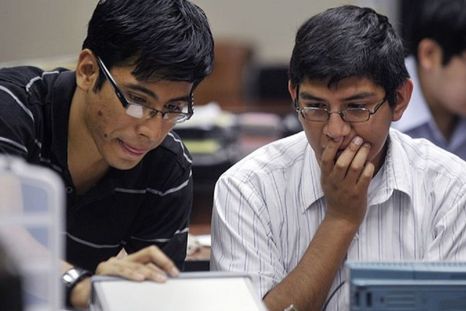 Miles de estudiantes deberán cambiarse de universidad en Perú. (Foto de archivo).