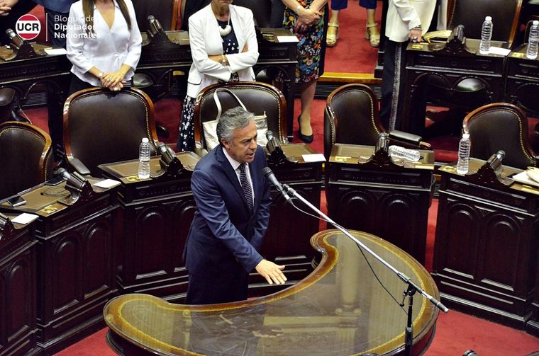 Alfredo Cornejo asumió en su banca en la Cámara de Diputados.