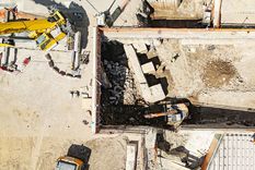 Vista cenital de la zona de trabajo en la que se han encontrado restos de un pórtico del emperador romano Calígula junto al Vaticano. Foto: Efe.