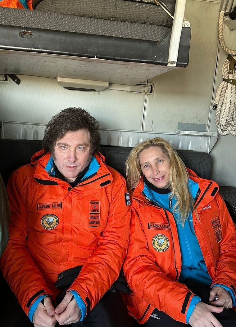 Javier Milei partió hacia la Antártida junto a su hermana Karina Foto: Twitter de Diana Mondino