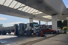 Algunas estaciones YPF pusieron un tope de venta para hacer frente al desabastecimiento