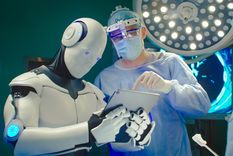 Un robot completó la primera cirugía de la historia.