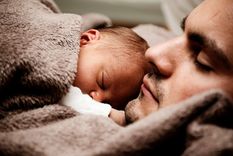 un grupo de varones reclama ampliar la licencia por paternidad