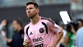 Lionel Messi tuvo que intervenir para calmar a los hinchas de Inter Miami en medio de un clima caliente ¡cuando su equipo ganaba 2-0!. Lionel Messi tuvo que intervenir para calmar a los hinchas de Inter Miami en medio de un clima caliente ¡cuando su equipo ganaba 2-0!.