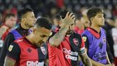 Newells amaneció con amenazas para los jugadores en plena lucha por no descender. Newells amaneció con amenazas para los jugadores en plena lucha por no descender.