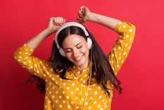 Según un estudio científico, hay 10 canciones que producen sensación de alegría y felicidad. Según un estudio científico, hay 10 canciones que producen sensación de alegría y felicidad.