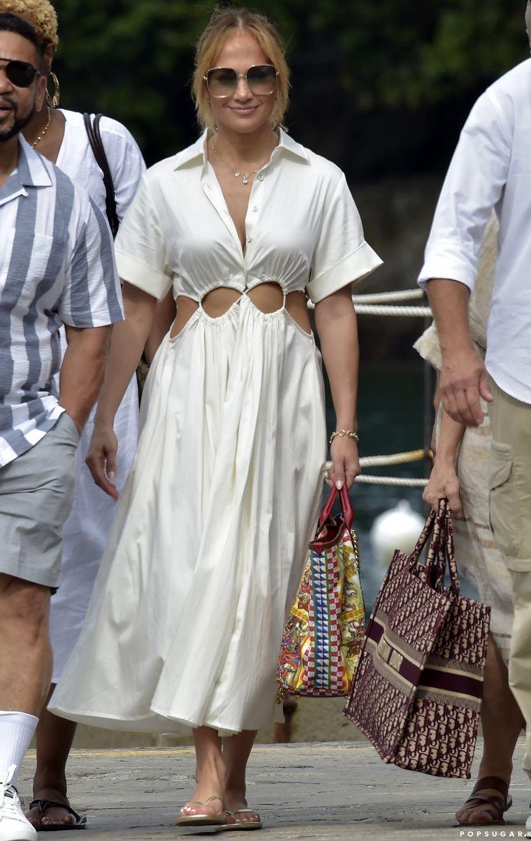 Jennifer López nos enseña sus vestidos blancos favoritos para el verano. Foto: PopSugar