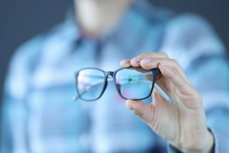 Con estos cuidados, es posible mantener los lentes siempre en buen estado sin recurrir a soluciones costosas Foto: Shutterstock