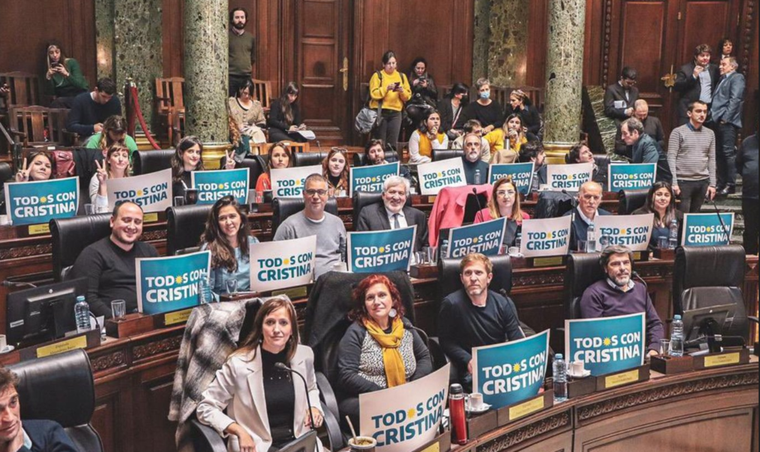 Bloque del Frente de Todos de la legislatura porteña muestra su apoyo a Cristina Fernández de Kirchner