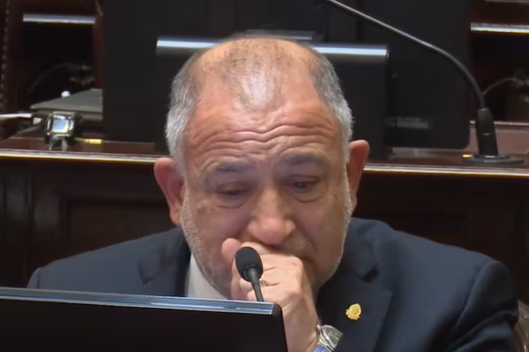 Luis Juez al borde del llanto en el Senado