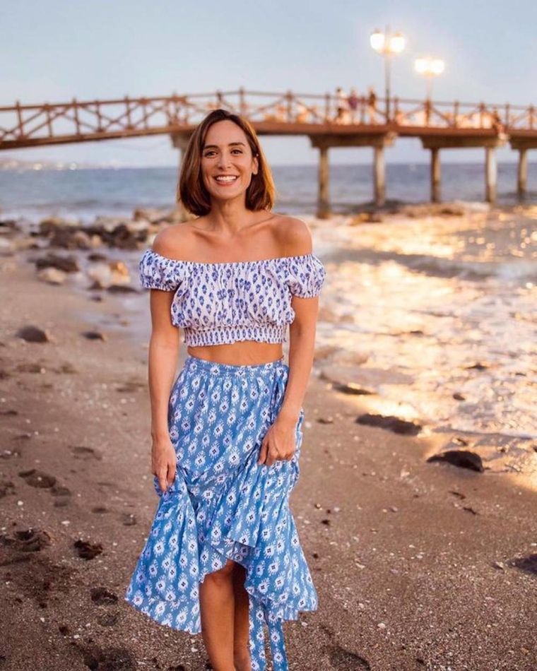 Tamara Falcó apuesta a las faldas midi para comenzar de la mejor manera el 2022. Foto: Woman