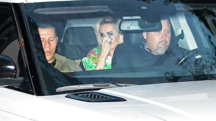 Miley conmovida - salida del Lollapalooza Brasil Foto: Fuente: Imagen / Backgrid