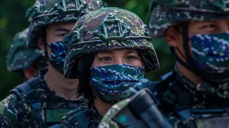Foto: GETTY IMAGES. El ejército de Taiwán realiza ejercicios ante una posible invasión china de forma periódica.
