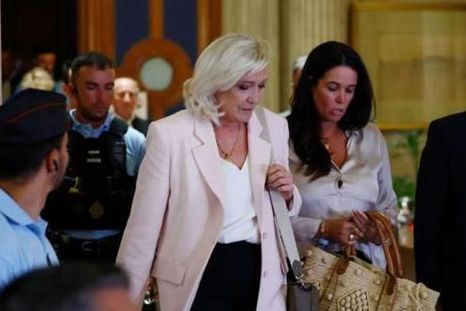 un tribunal en francia da luz verde a marine le pen para presentarse a las elecciones presidenciales,