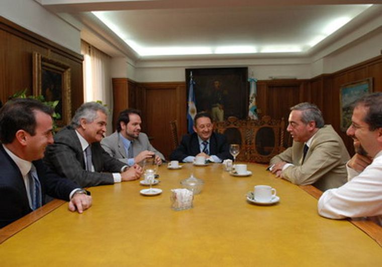 Jaque, junto a Fayad y parte de su gabinete. Foto: Prensa Casa de Gobierno