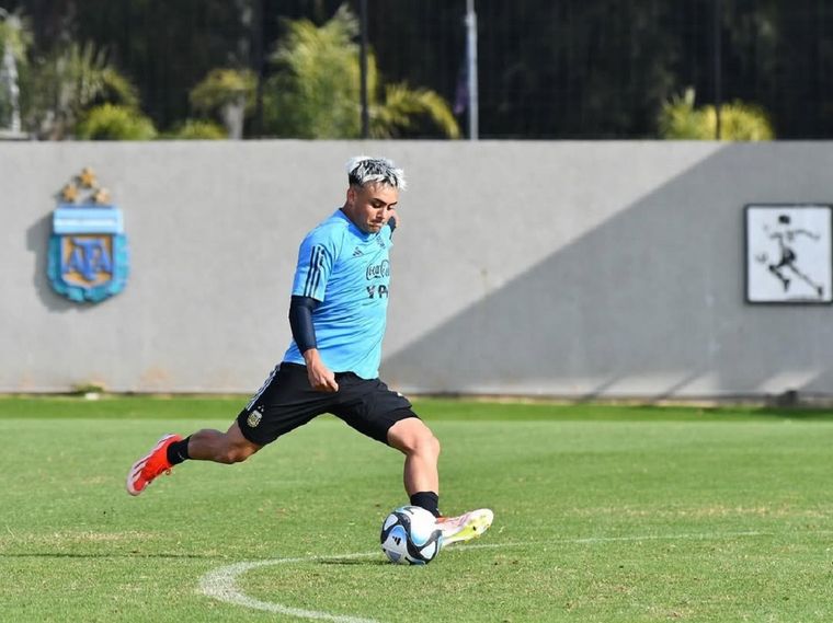 El mallorquín de 1.70 de altura se caracteriza por su facilidad para gambetear rivales. Foto: @alex.woiski/IG