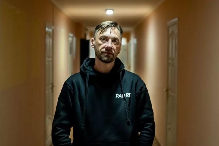 El padre Sergiy Dmitriev es un sacerdote militar. Siempre he enterrado a las víctimas del suicidio, dice.