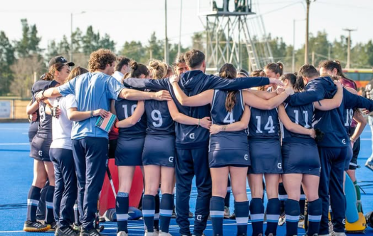 Mendoza obtuvo el segundo puesto en damas y quedó tercera en caballeros en el Argentino de Selecciones de hockey sobre césped. Mendoza obtuvo el segundo puesto en damas y quedó tercera en caballeros en el Argentino de Selecciones de hockey sobre césped.