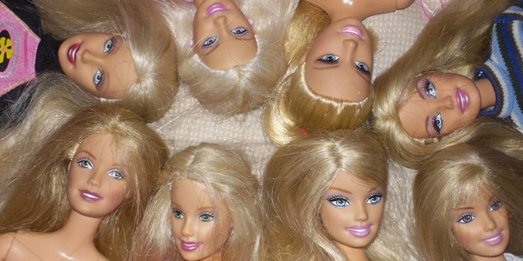 Todas rubias, todas Barbies.