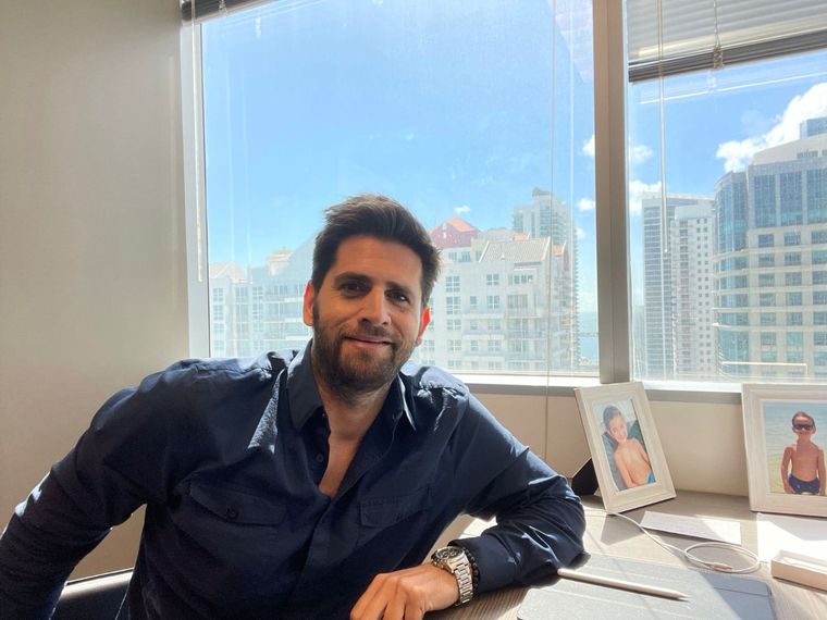 En sus comienzos, Nicolás Fernández vendía osos de peluche en los trenes del Gran Buenos Aires, Hoy tiene como clientes de su app a músicos internacionales