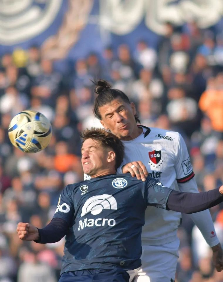Independiente Rivadavia cayó 2-1 ante Newell's en el inicio del Clausura. Independiente Rivadavia cayó 2-1 ante Newell's en el inicio del Clausura.