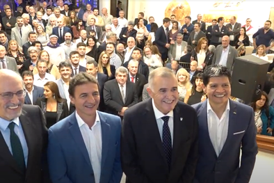 MDZol | Unidad Los candidatos a gobernador Roberto Sánchez, JxC, y Osvaldo Jaldo, Frente de Todos, coincidieron en un evento de la entidad gremial de los empresarios. Foto: MDZ