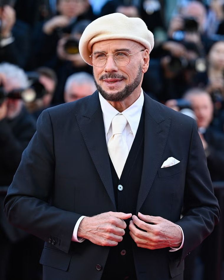 El artista se mostró profundamente conmovido al comparar la distinción europea con el valor de un premio Oscar. El artista se mostró profundamente conmovido al comparar la distinción europea con el valor de un premio Oscar.