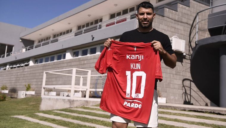 El Kun volverá a jugar con Independiente en el Libertadores de América. Foto: @independiente