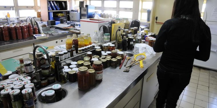 En los laboratorios del INTI se analiza una gran variedad de productos. Foto: Alf Ponce / MDZ
