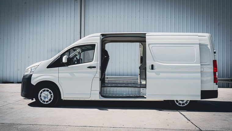 La versión Furgón L2H2 de Toyota Hiace es ideal para quienes requieren trasladar cargas voluminosas.