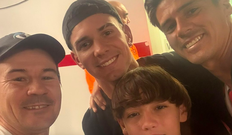 Los hermanos Coria y el joven de la tarde en el Monumental. Foto: @DSports