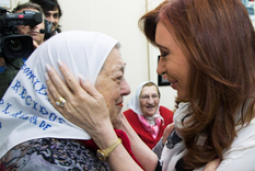 cristina fernandez de kirchner convoco a hebe de bonafini para ir juntas al senado cristina fernandez de kirchner convoco a hebe de bonafini para ir juntas al senado