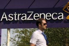 AstraZeneca es el laboratorio que está trabajando en la vacuna junto a la Universidad de Oxford, en Reino Unido. Foto: REUTERS