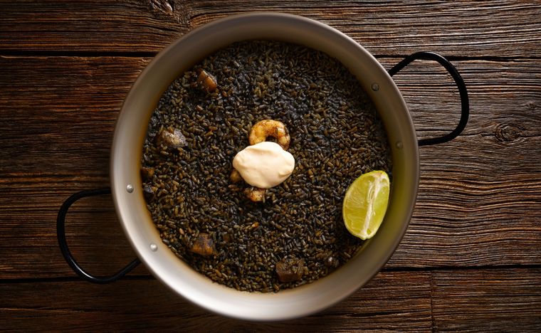 Arroz negro Una receta simple y deliciosa para hacer en minutos. Foto: Shutterstock