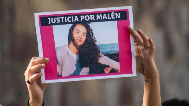 Los padres y familiares de Malén Ledesma busca que se haga justicia, por el femicidio de la jovén ocurrido hace casi 3 años en Luján de Cuyo. Los padres y familiares de Malén Ledesma busca que se haga justicia, por el femicidio de la jovén ocurrido hace casi 3 años en Luján de Cuyo.