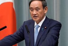 Yoshihide Suga ve caer su imagen. Foto: Eurosport.