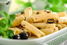 Rigatoni con pollo y aceitunas es uno de los platos preferidos del jugador Ousmane Dembélé.