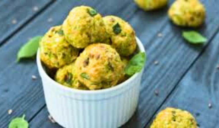 Cómo hacer croquetas de calabacín y queso feta caseras Foto: Shutterstock