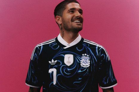 La Selección argentina presentó su camiseta alternativa para la Copa del Mundo 2026. La Selección argentina presentó su camiseta alternativa para la Copa del Mundo 2026.