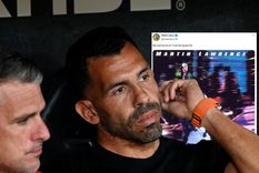 Carlos Tevez y la burla de Maxi Levy. Foto: MDZ Carlos Tevez y la burla de Maxi Levy. Foto: MDZ
