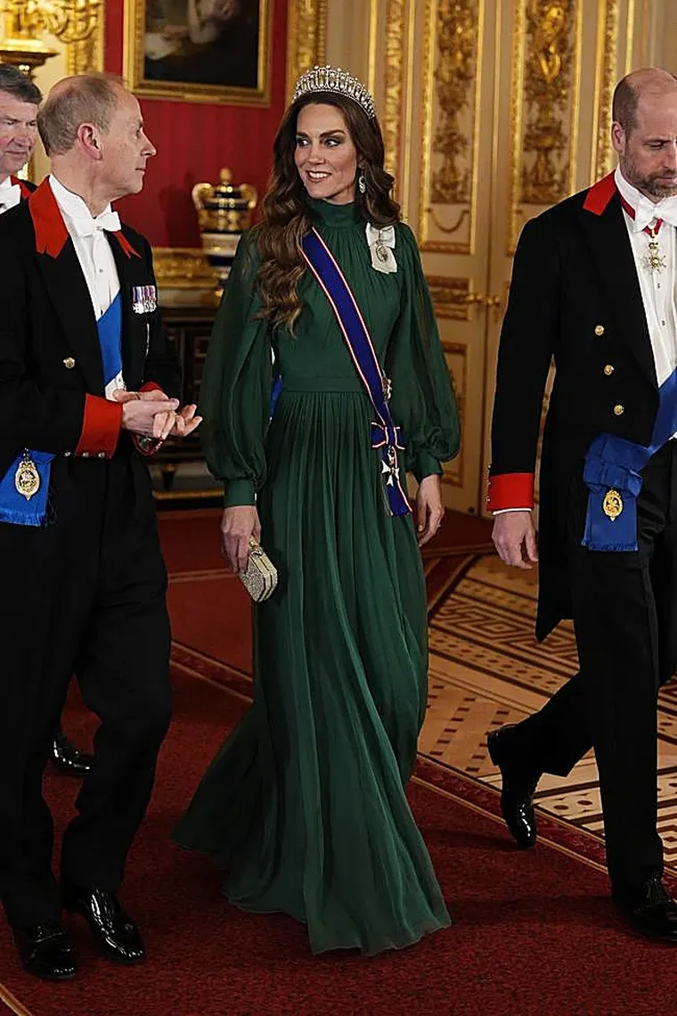 El vestido verde esmeralda de Kate Middleton que deslumbró en una cena oficial. El vestido verde esmeralda de Kate Middleton que deslumbró en una cena oficial.