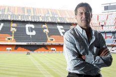 el impactante homenaje que recibio mario kempes en su ciudad natal