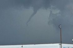 El SMN difundió imágenes de un particular fenómeno captado a unos 50 kilómetros de Rincón de los Sauces, Neuquén. El SMN difundió imágenes de un particular fenómeno captado a unos 50 kilómetros de Rincón de los Sauces, Neuquén.