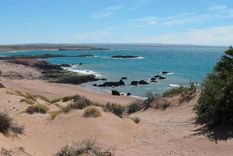 Hasta esta playa tranquila de Chubut llegan muy pocas personas Foto: Facebook El Faro Casas del Mar