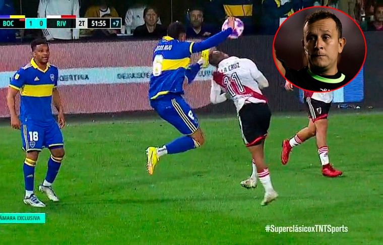 Herrera informó que fue un planchazo a la cara del rival con la pelota en disputa.