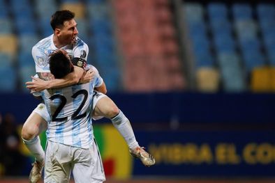 MDZol | Leo se despachó con un golazo de tiro libre. Foto: EFE