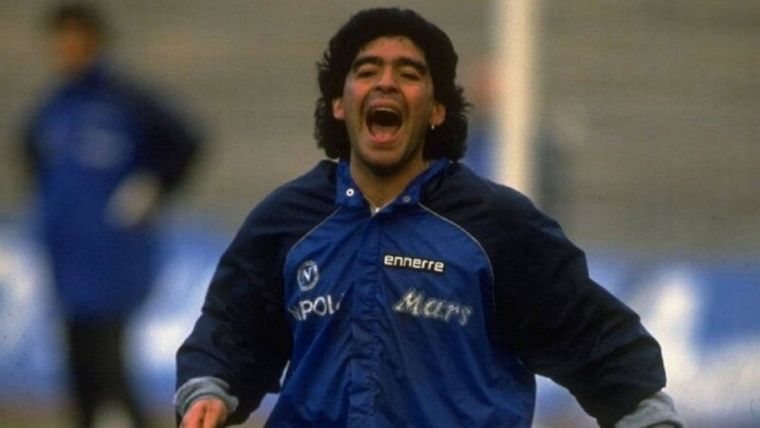 Maradona defendió la camiseta de ambos clubes.