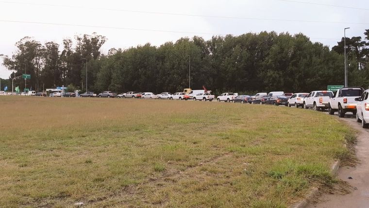 La impresionante fila de autos para ingresar a Pinamar